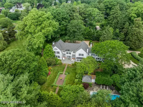 16 Buttonwood Ln, Rumson, NJ 07760