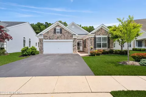 11 Danbury Ct, Jackson, NJ 08527