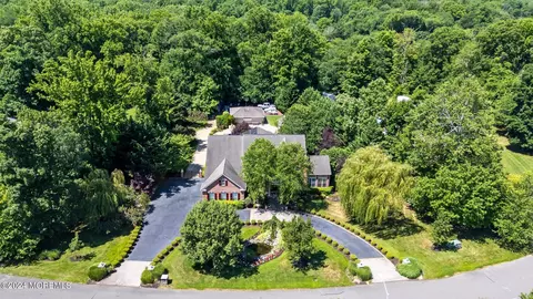 5 Bridgewater Way, Farmingdale, NJ 07727
