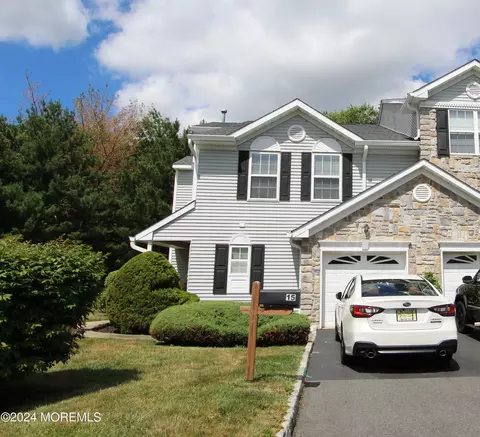 15 Linda Ct, Laurence Harbor, NJ 08879