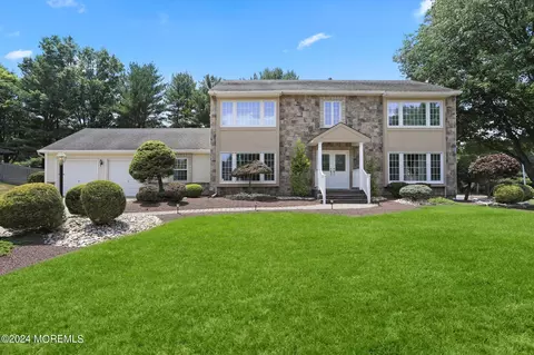 2 Cedar Ct, Marlboro, NJ 07746