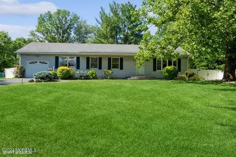 27 Whitehall Way, Manalapan, NJ 07726