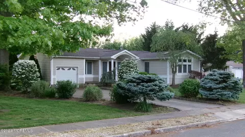 141 Fairview Ct, Brick, NJ 08724