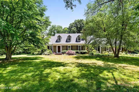 20 Carriage Hill Dr, Colts Neck, NJ 07722