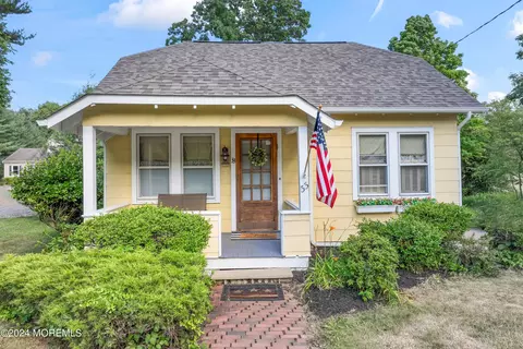 33 Bethany Rd, Hazlet, NJ 07730