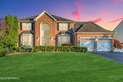 19 Sussex Pl, Jackson, NJ 08527