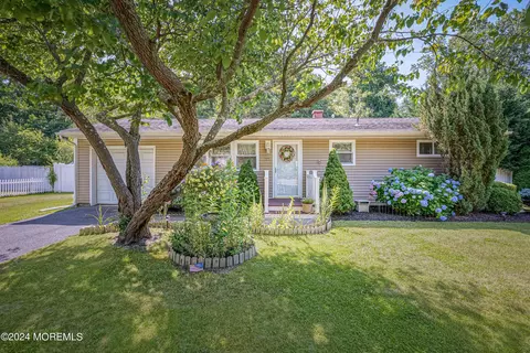 125 Ocean Gate Dr, Bayville, NJ 08721