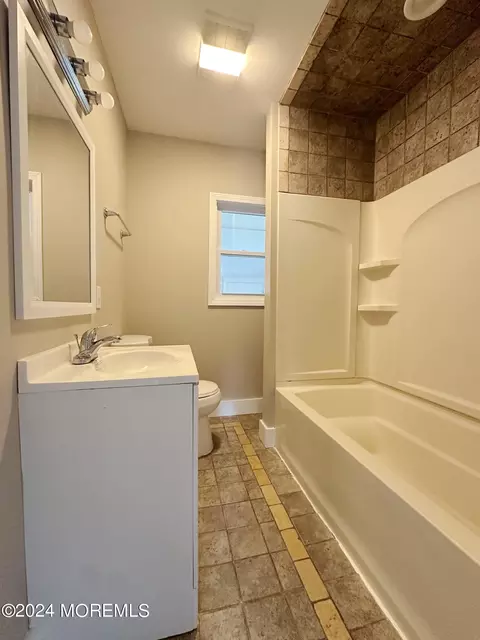 Bath - 164 Concord Ave, Leonardo, NJ 07737 photo 1 of 1