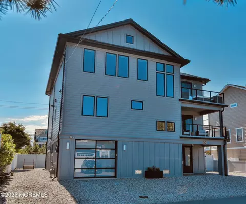 1035 Barnegat Ln, Mantoloking, NJ 08738