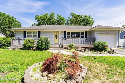 337 Spray Ave, Beachwood, NJ 08722