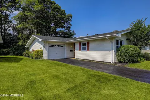 35 Clay Cir, Brick, NJ 08724