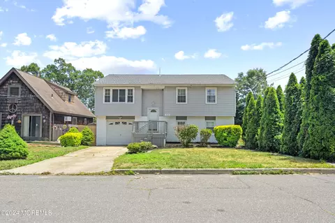 424 17th Ave, Brick, NJ 08724