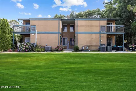 105 Northrup Dr, Brick, NJ 08724