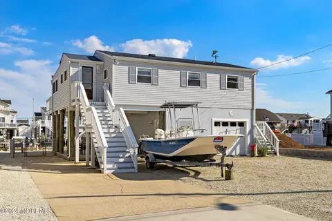 343 Kingfisher Rd, Tuckerton, NJ 08087