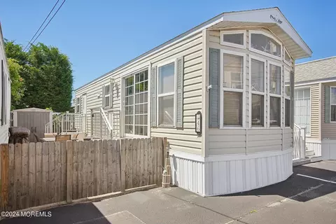 46 15th St, Seaside Park, NJ 08752