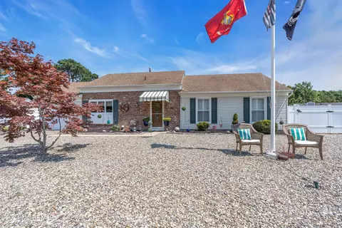 68 Oak Knoll Dr, Brick, NJ 08724