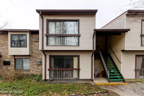 131 Amberly Dr #G, Manalapan, NJ 07726