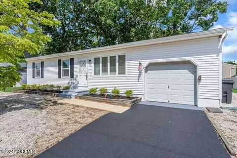 533 Harding Ave, Toms River, NJ 08753