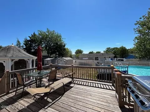 1214 Indian Hill Rd, Toms River, NJ 08753