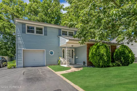 9 Eisele Ave, Ocean, NJ 07712
