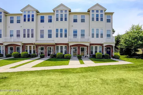 158 Kyle Dr #59, Tinton Falls, NJ 07712