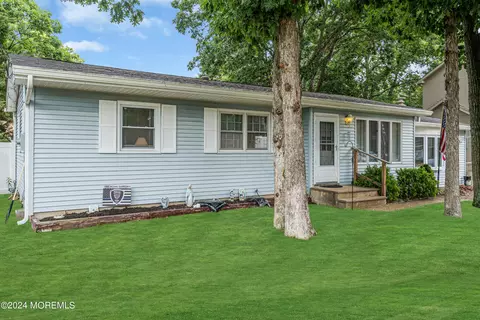 207 Long Branch Ave, Bayville, NJ 08721