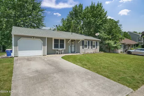 7 Nautilus Ave, Barnegat, NJ 08005