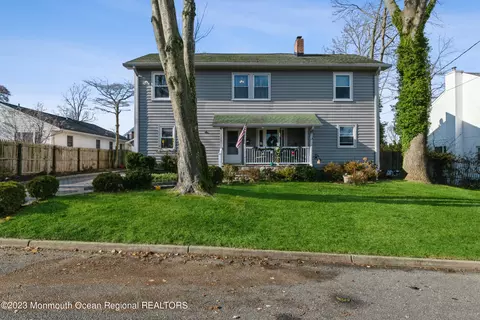 192 Oakes Ave, Belford, NJ 07718
