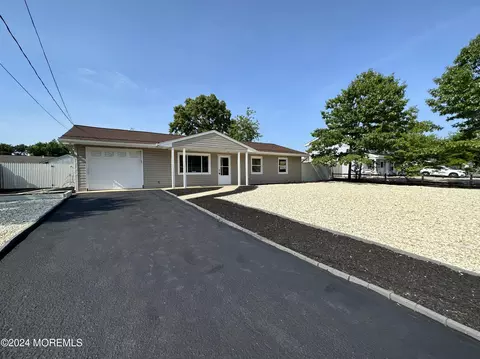 407 Predmore Ave, Lanoka Harbor, NJ 08734