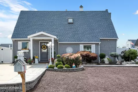 89 Ronald Ave S, Bayville, NJ 08721
