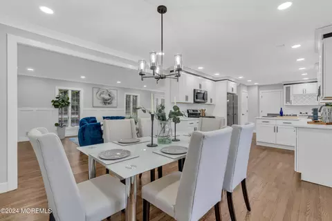 305 Twin Oaks Dr, Toms River, NJ 08753