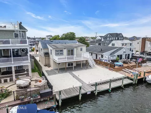 31 Neptune Rd, Toms River, NJ 08753