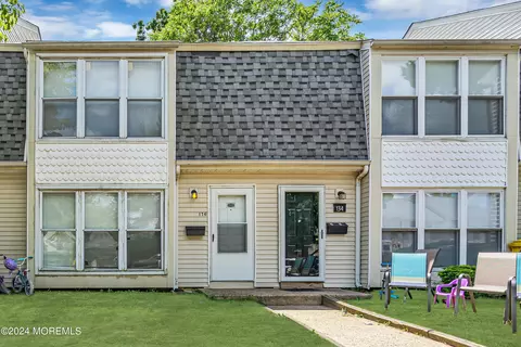 136 Stratford Pl, Lakewood, NJ 08701