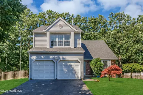 6 Quarry Pl, Tinton Falls, NJ 07753