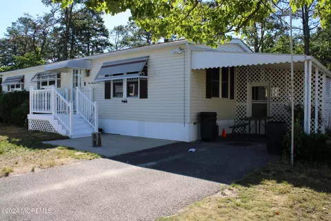 101 Woodchuck Pkwy, Whiting, NJ 08759