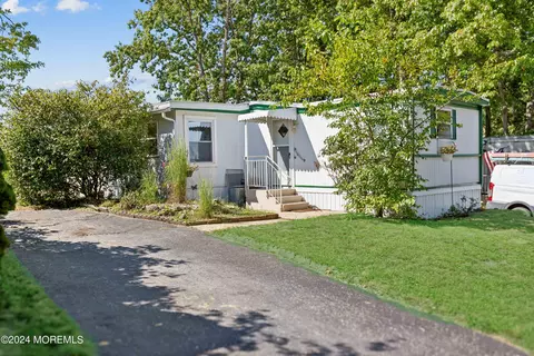 214 Roberts Rd, Toms River, NJ 08755