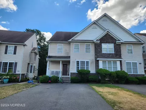 17 Newberry Ct, Lakewood, NJ 08701