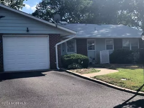 905 Dumbarton Dr #A, Lakewood, NJ 08701