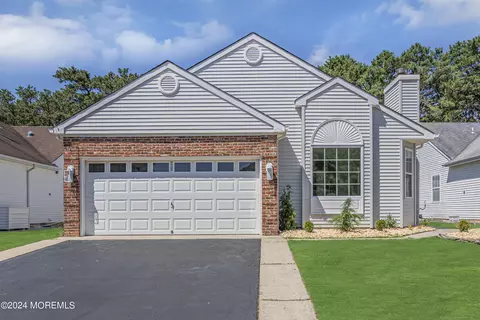 221 Prince Charles Dr, Toms River, NJ 08757
