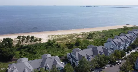 20 Golden Eye Ln, Port Monmouth, NJ 07758