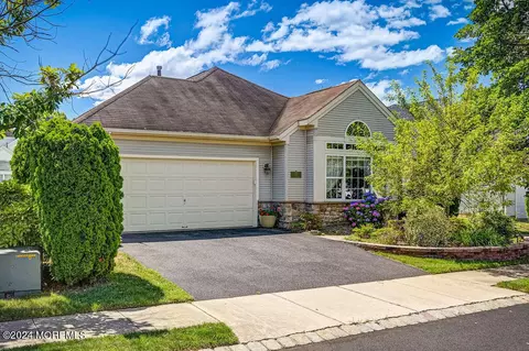 38 Eleanor Rd, Manchester, NJ 08759