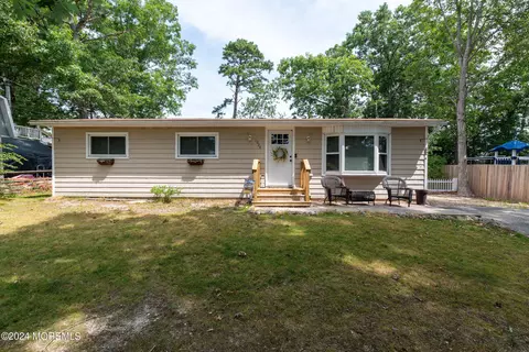 1026 Cutlass Ave, Manahawkin, NJ 08050