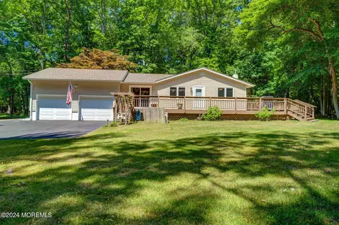 210 Peskin Rd, Farmingdale, NJ 07727