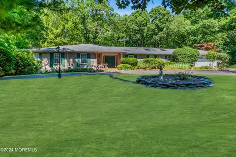 20 Hopi Dr, Middletown, NJ 07748