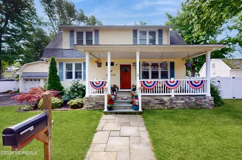 8 Salisbury Ave, Middletown, NJ 07748