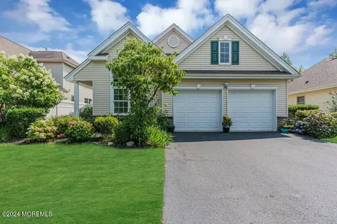 36 Chesapeake Dr, Holmdel, NJ 07733