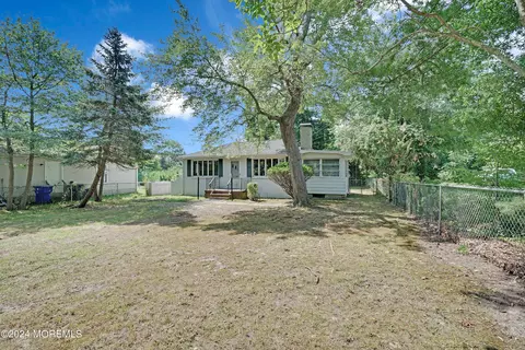402 Elizabeth Ave, Toms River, NJ 08753