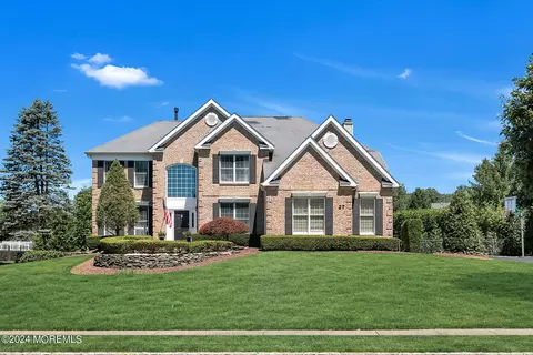 27 Country View Dr, Freehold, NJ 07728