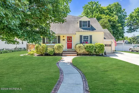 102 White St, Shrewsbury, NJ 07702