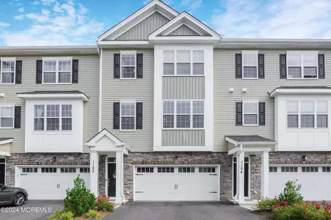 1103 Arose Ln, Middletown, NJ 07748